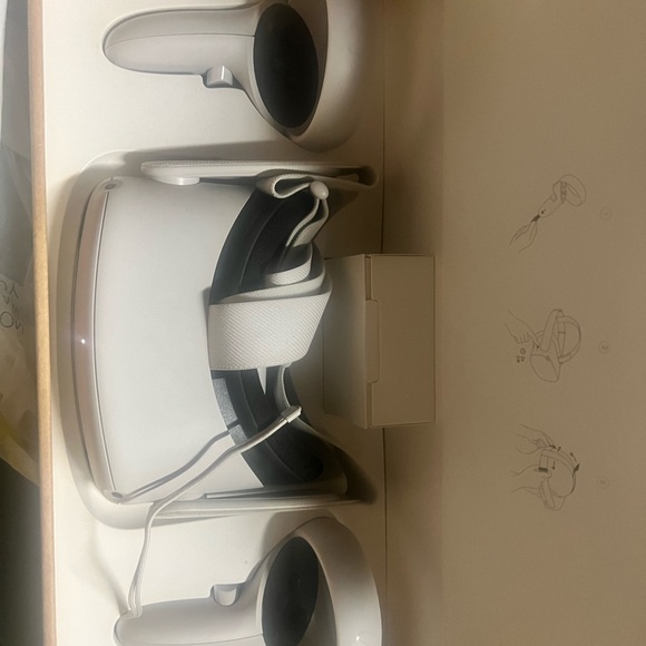 BRAND NEW Oculus Newest Quest 2VR 128 GB Bundle (Open Box) - Picture 4 of 6